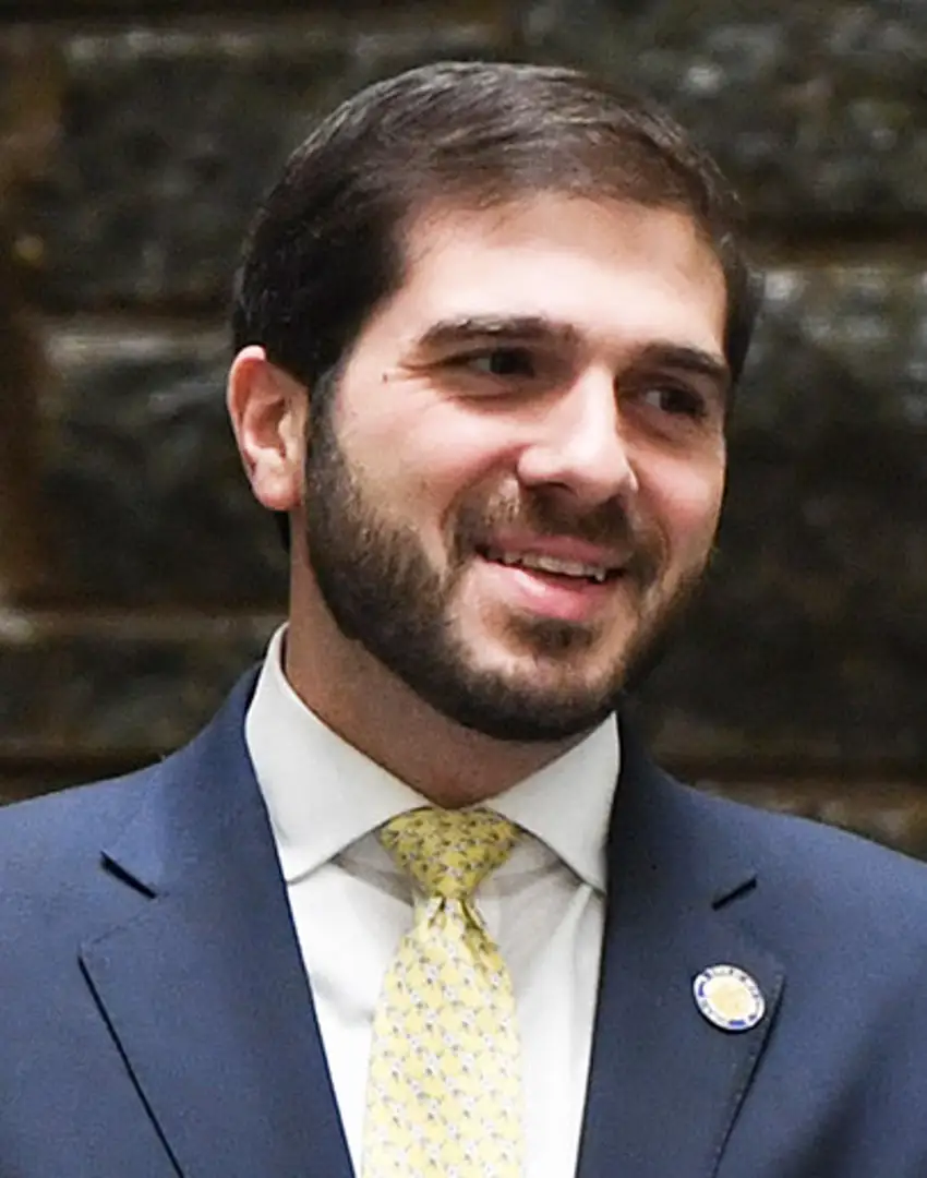 New York State Senator Andrew Gounardes, co sponsor of the New York Children’s Online Safety Act, smiling during a public appearance.