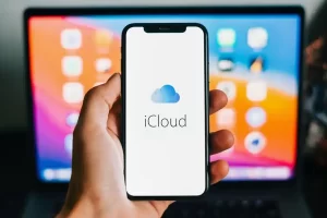 Smartphone displaying the iCloud logo, illustrating coverage of West Virginia’s lawsuit accusing Apple’s iCloud platform of failing to prevent storage of child sexual abuse material.