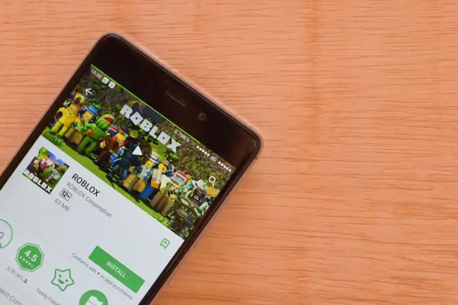 Smartphone displaying the Roblox app download page, illustrating legal scrutiny and child safety concerns discussed in the Roblox lawsuit article.