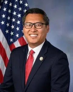vince-fong-official-congressional-photo Official congressional portrait of Rep. Vince Fong standing in front of an American flag.